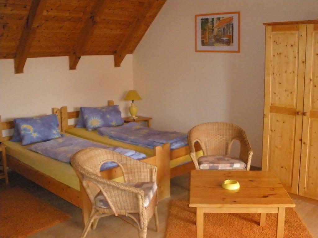Emilia Apartmanhaz Hévíz Δωμάτιο φωτογραφία