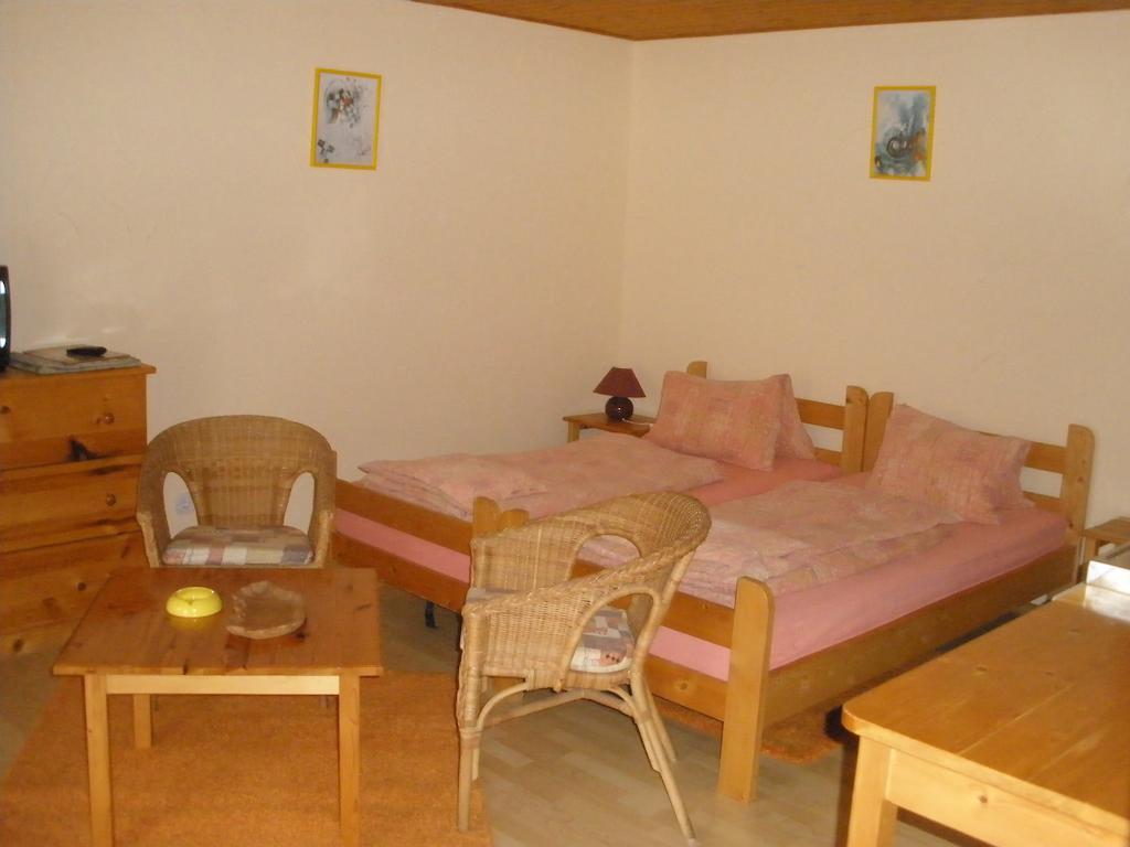 Emilia Apartmanhaz Hévíz Δωμάτιο φωτογραφία