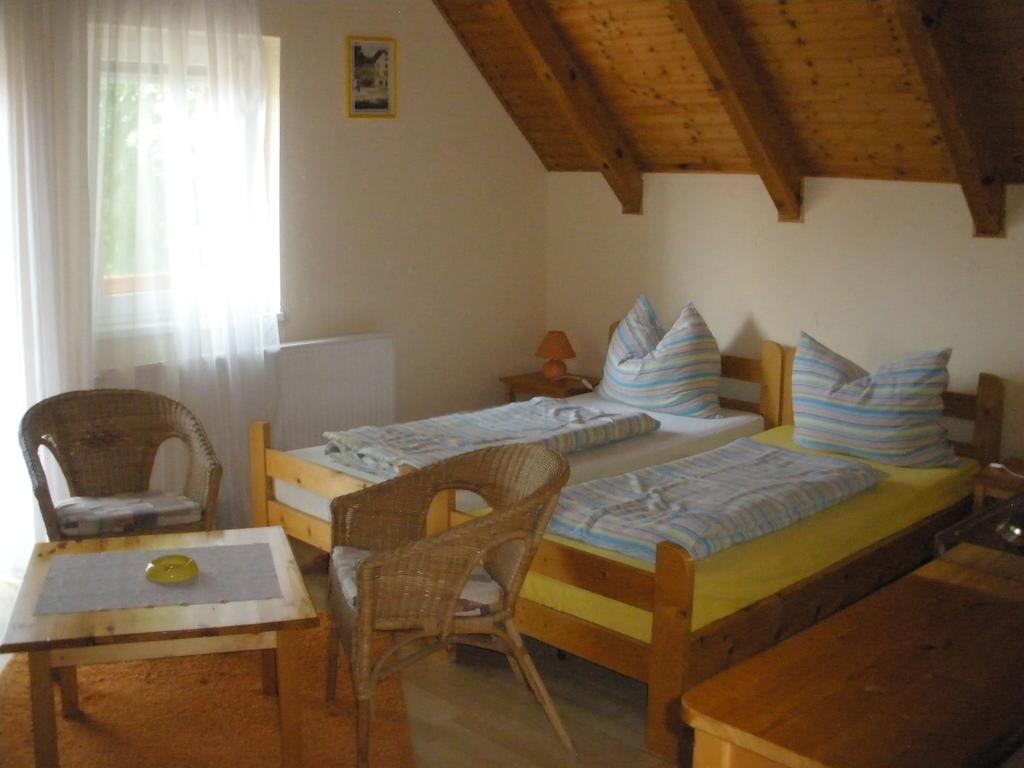 Emilia Apartmanhaz Hévíz Δωμάτιο φωτογραφία